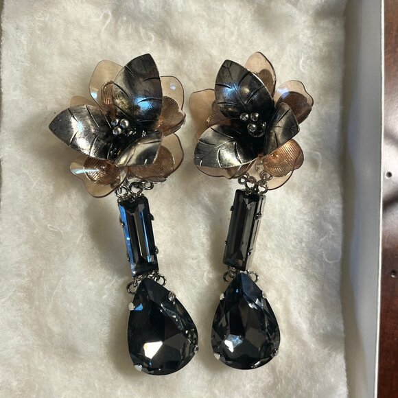 Tory Burch Floral Tear Drop Clip On Earrings - Picture 1 of 9